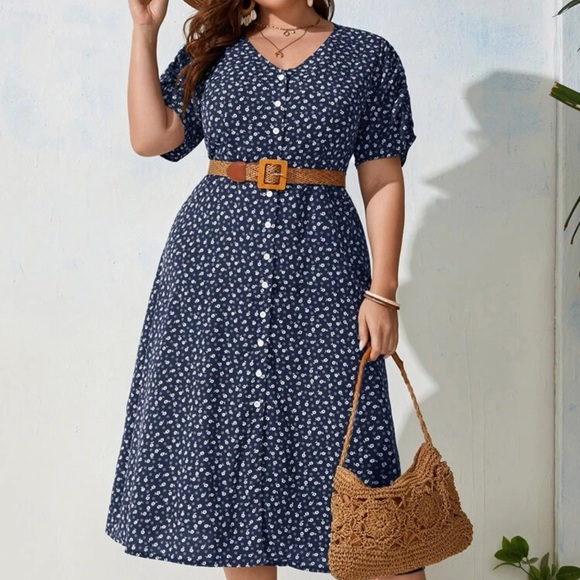 NWOT Plus Ditsy Floral Button Front Dress Without Belt - Picture 3 of 6